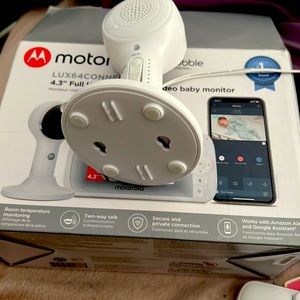 It’s a Motorola lux 54 connect 4.3 full HD Wi-Fi video baby monitor